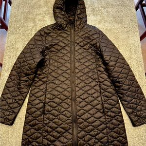 WOMEN'S THE NORTH FACE BLACK THERMOBALL PARKA - LARGE